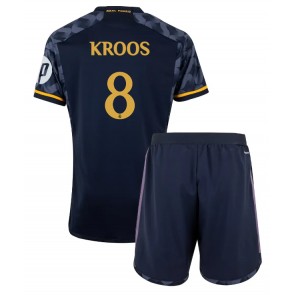Real Madrid Toni Kroos #8 Bortaställ Barn 2023-24 Kortärmad (+ Korta byxor)